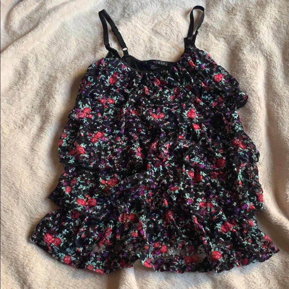 ✨3/$15 or 4/$20✨ Black floral lacy tank top